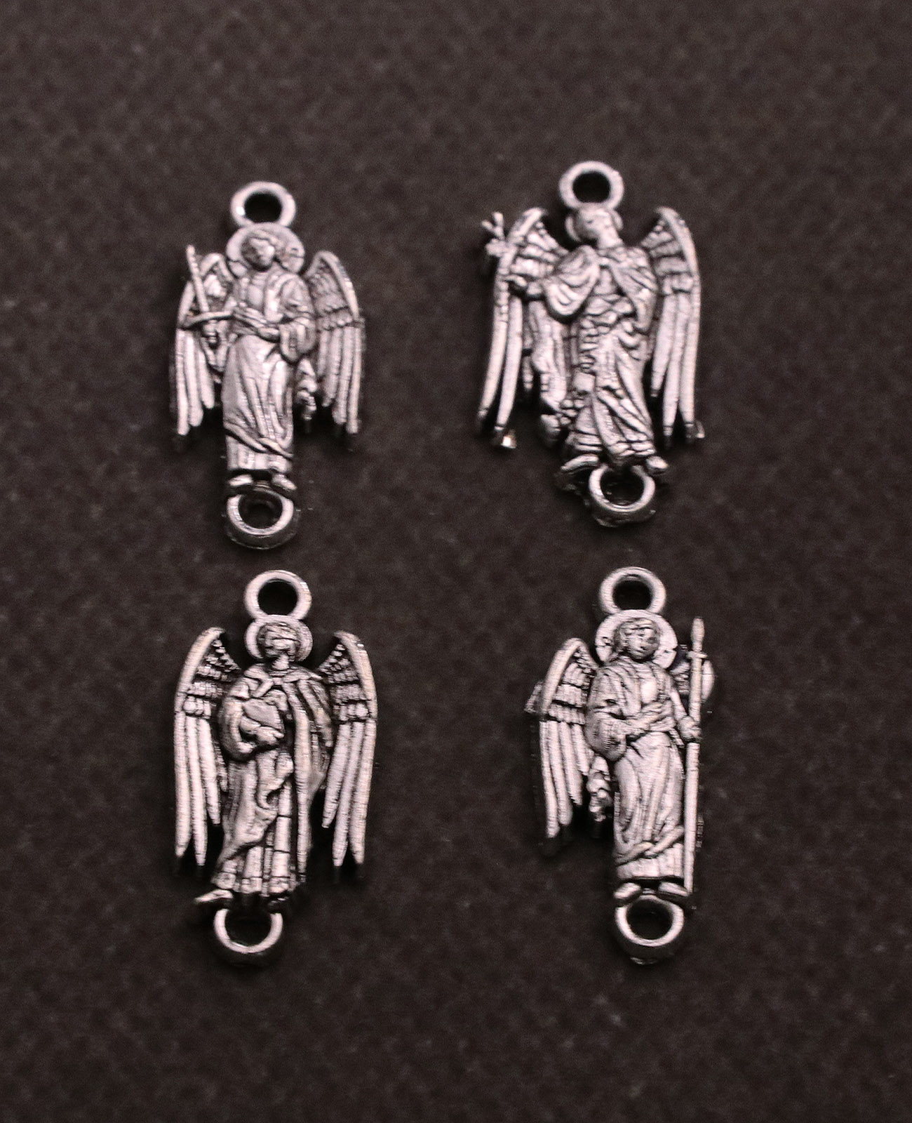 4Pcs The Archangel Medal Chris - огляд і ціна Jewelry Making Michaels