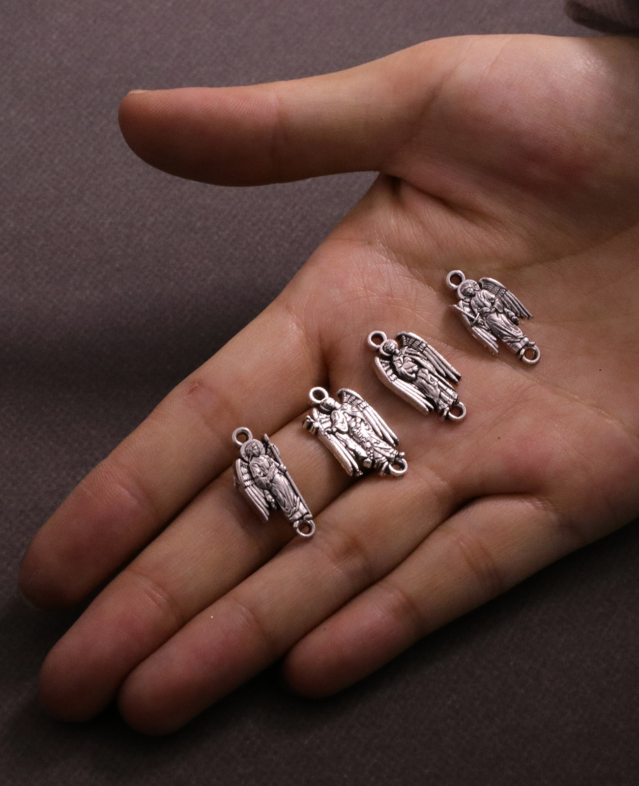 4Pcs The Archangel Medal Chris - огляд і ціна Jewelry Making Michaels